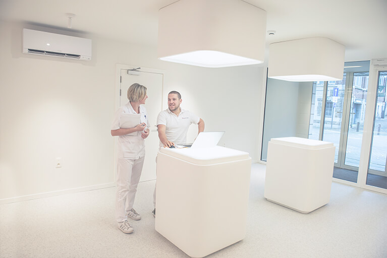 Wellness Kliniek - personal amable y sonriente