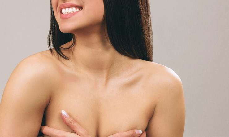 ¿En qué consiste una mamoplastia de reducción y levantamiento de pecho?