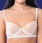 Before undergoing a breast augmentation operation with size 280cc XP implants at Wellness Kliniek Barcelona