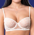 After a breast augmentation operation with size 280cc XP implants at Wellness Kliniek Barcelona