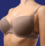 Después de someterme a una operación de aumento de pecho con implantes talla 265cc XP en Wellness Kliniek Barcelona