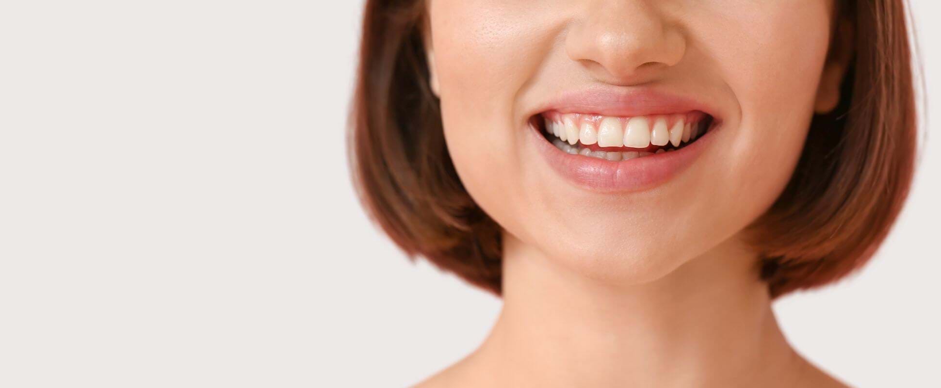 En la clínica estética Wellness Kliniek te ayudamos a conseguir la sonrisa perfecta gracias a nuestros tratamientos para solucionar la sonrisa gingival